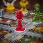 Hasbro Gaming Clue Junior Board Game for Kids Ages 5 and Up, Case of The Broken Toy, Classic Mystery Game for 2-6 Players - Image 5