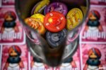 Asmodee Jaipur Board Game (New Edition) - Fast-Paced Duel of Merchants, Strategic Trading and Market Gameplay for Kids & Adults, Ages 10+, 2 Players, 30 Minute Playtime - Image 8